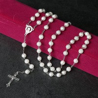 Collier chapelet blanc en forme de rose avec croix, perles de 8 mm et aiguille à neuf pointes