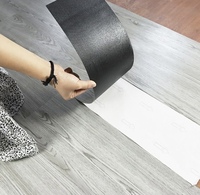 Dalles de sol en vinyle auto-adhésives texturées effet bois Auxua, largeur 11,8 po, rouleau complet de 118 po, pour tout espace