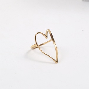 Anillo de Acero Inoxidable Chapado en Oro con Forma de Corazón Hueco Grande, Joyería de Moda para Mujer - Product Image 3