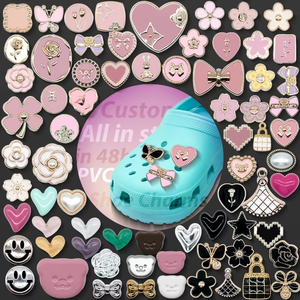 Produits Tendance pour Adultes 2024 <span class=keywords><strong>Luxe</strong></span> Scintillant Breloques de Chaussures en Acrylique Fleur Rose Ours Cœur Décorations avec Logo Personnalisé en Gros - Product Image 1