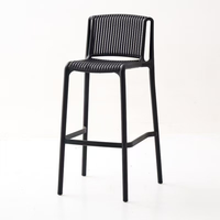 Chaise de bar réglable de style vintage moderne avec structure en plastique pour salle à manger, bistrot, salon, extérieur, jardin, café, patio, hôtel, villa, mobilier