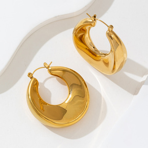 أقراط أوروبية وأمريكية فاخرة من الفولاذ المقاوم للصدأ، أقراط دائرية كبيرة مجوفة مطلية بالذهب عالية الجودة - Product Image 3