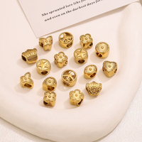 Liontin atau Gantungan Kunci Unisex Trendy Berlapis Emas 18K dari Baja Tahan Karat dengan Desain Semanggi Berdaun Empat dan Manik-Manik Berlubang-Lanchuang