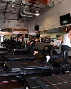 Multifunktionaler Luxus Pilates Reformer Professioneller Xformer für Yoga und Reform-Pilates - Product Image 5