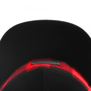 Gorra de Ala Plana a Cuadros Rojos de Mezcla de Lana con Logotipo Metálico, Gorra de Camionero Ajustable para Adultos Unisex, Logotipo Personalizado Disponible - Product Image 6