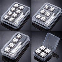 Cubes de glace réutilisables en acier inoxydable 304 avec pince à glace pour refroidir le whisky, la vodka, le vin et autres boissons, présentés dans un étui attrayant
