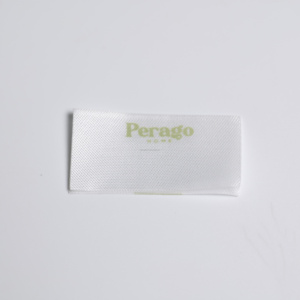 Étiquette en tissu satiné imprimé haute définition avec illustration personnalisée et instructions d'entretien de lavage pour chandails - Product Image 2