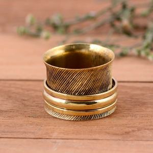 Bague tournante artisanale en laiton plaqué or 14 carats, moderne, pour la méditation et le soulagement de l'anxiété, unisexe, pour le pouce, usage quotidien - Product Image 1