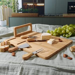 <span class=keywords><strong>Planche</strong></span> à <span class=keywords><strong>fromage</strong></span> en bambou pour comptoir de cuisine avec 4 couteaux, design élégant et pratique, idéale pour les dîners et les événements, facile à nettoyer - Product Image 2