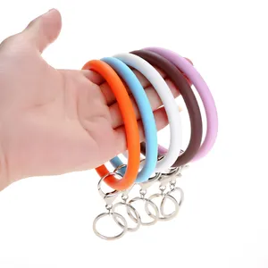 Gemengde Kleur Siliconen Armband Zilveren Sleutel Ringen, grote O Oversized Bangle Sleutelhanger Sleutelhanger Polsband Sieraden Gift Voor Nieuwe Moeder