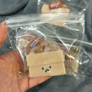 Nuevos Juguetes Antiestrés Realistas de Silicona y Plástico para Todas las Edades, Bolsa de Castañas, Juguete para Apretar para Aliviar el Estrés, para Niños de 5 a 7 Años - Product Image 1