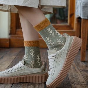 Calcetines de Moda Gruesos de Algodón Peinado para Invierno, Calcetines Térmicos de Lana Suaves y Acogedores para Mujer - Product Image 5