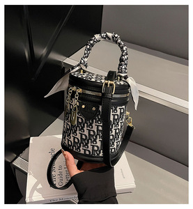Bolsos de Mano Pequeños de Metal para Mujer, Bolso de Moda para Chicas, Bolso de Mano para Fiesta, Bolsos de Mano para Mujer, Bolsa de Cosméticos - Product Image 6