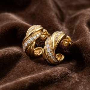 Boucles d'oreilles créoles torsadées en laiton plaqué or avec zircon, OEM/ODM, vente en gros personnalisée, bijoux élégants pour femmes - Product Image 3