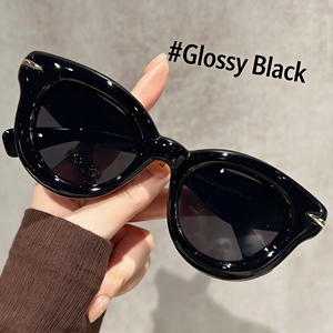 Gafas de Sol Vintage para Mujer, Montura Redonda, Color Rojo y Negro, Protección UV400, Lentes de PC, para Todo Tipo de Rostro - Product Image 3