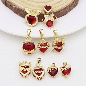 <span class=keywords><strong>Colgante</strong></span> de Corazón <span class=keywords><strong>Rojo</strong></span> Intenso HD408 al por Mayor con Circonita Grande, Hecho de Latón Bañado en Oro de 18K, Accesorio para Collar - Product Image 1