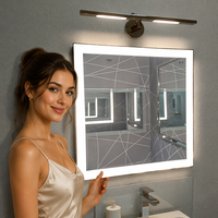 Miroir de salle de bain LED doré pour hôtel, écran tactile, miroir mural rectangulaire décoratif avec miroir de salle de bain LED en métal avec éclairage