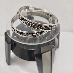 Bracelets à breloques en argent plaqué de qualité supérieure pour femmes, conçus avec un savoir-faire artistique classique, style moderne sophistiqué, cadeau d'indouisme - Product Image 1