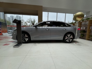 YD Auto Geely Dealer <span class=keywords><strong>Galaxy</strong></span> <span class=keywords><strong>A7</strong></span> Em-i Auto Elettriche PHEV 150km Explorer+ Berlina di Medie <span class=keywords><strong>Dimensioni</strong></span> Ibrida DHT Nuove Auto Veicoli a Nuova Energia - Product Image 3