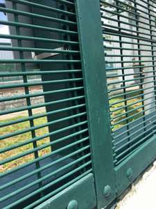 Cadre en acier inoxydable de clôture de prison d'aéroport anti-escalade galvanisé de haute qualité de la Chine 358 pour la vente disponible de clôtures de ferme de sécurité - Product Image 6