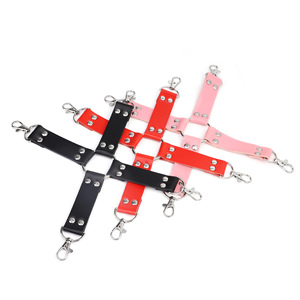 Hebilla de Cuero en Forma de Cruz Multicolor, Accesorio SM para Adultos - Product Image 3