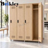 Casiers de vestiaire en bois Brikley couleur chêne avec serrure à combinaison/bracelet RFID anti-rayures pour spa et salle de sport