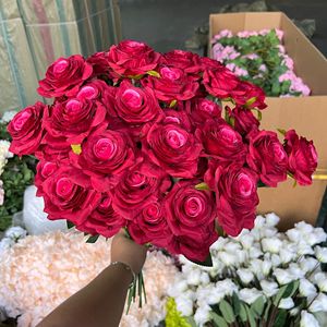 <span class=keywords><strong>Rosas</strong></span> Artificiales Blancas de Tacto Real, Populares, con 3 Cabezas, para Navidad, Graduación, Día de la Madre, Año Nuevo, Acción de Gracias y Otras Ocasiones - Product Image 1