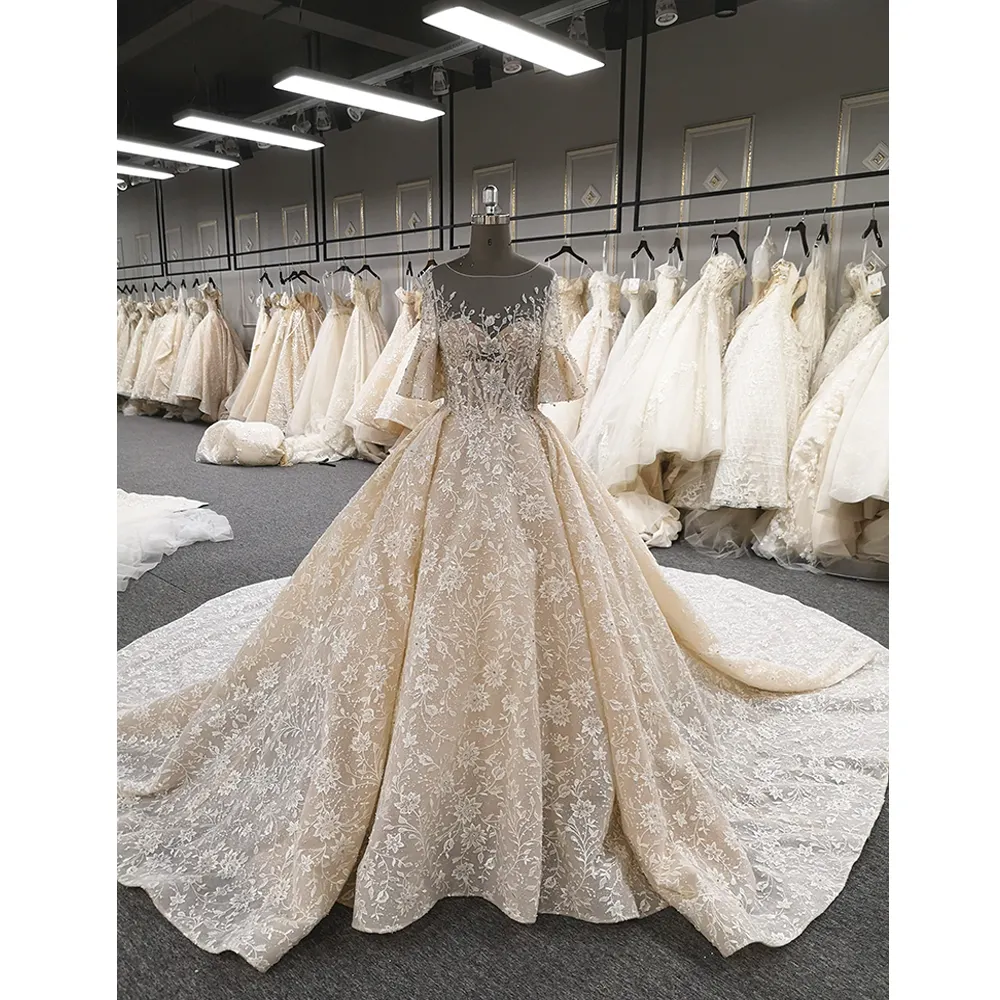 Baiyi abiti da sposa con strass ricamati in oro Champagne a maniche corte con perline pesanti all'ingrosso per le donne