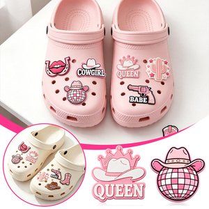 Adornos personalizados de PVC para zapatos con diseño de vaquera rosa, estilo western y rodeo, y decoraciones lindas de sombrero y bota de vaquero. Venta al por mayor, directo de fábrica, a granel. - Product Image 5