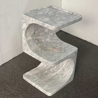 Tabouret décoratif en marbre blanc à courbes irrégulières, table d'appoint en pierre naturelle Wabi Sabi