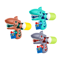 Pistolet à eau requin multicolore Jouet en plastique pour les batailles d'été en plein air, les fêtes à la piscine, les enfants et la famille.
