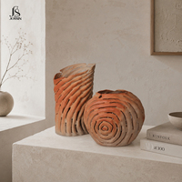 Vase à fleurs en céramique moderne Jossin, finition terre cuite, avec texture à découpes en spirale, pour table de salon et décoration intérieure