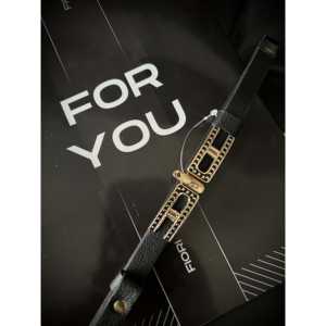 Cinturón Ajustable para Mujer con Hebilla de Aleación de Doble Punta, Estilo Casual Metálico - Product Image 1