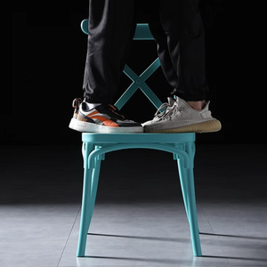 Sedia da Banchetto in Plastica Impilabile Bianca e Oro di Lusso per Eventi, Feste, Ricevimenti e Ristoranti - Product Image 6