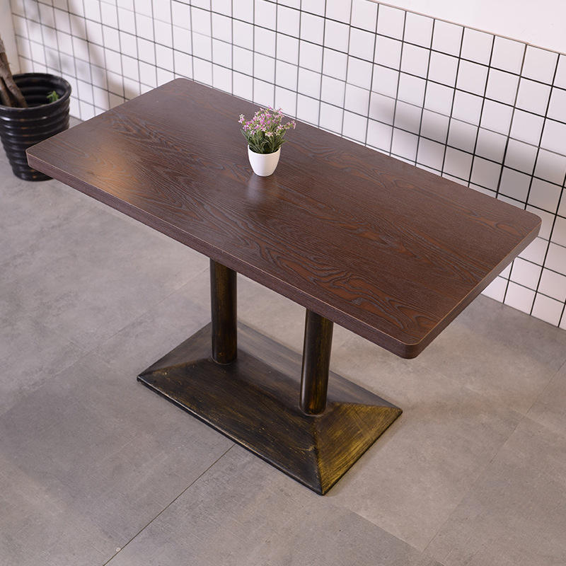 Longue table ordinaire