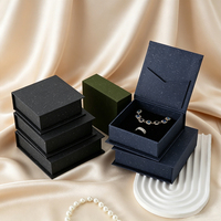 Boîte à bijoux à couvercle rabattable pour ranger les bagues et les boucles d'oreilles, emballage en carton rigide, emballage cadeau carré, papier écologique