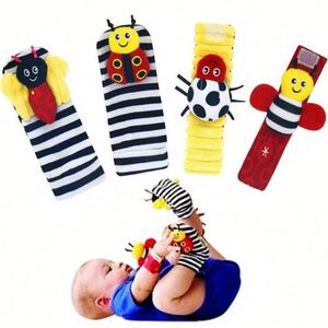 Juguetes para bebés: Sonajeros de tela suave con diseño de burro, jirafa, ciervo y mono para muñecas y pies, y calcetines con sonajeros. - Product Image 2