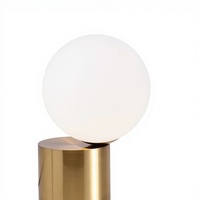 Lampe de table LED 220V en fer forgé, abat-jour sphérique en verre, style nordique, simple et créatif, pour chambre et bureau, lampe de chevet chaleureuse