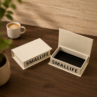 Boîte cadeau en carton rigide écologique avec fermeture magnétique, impression UV, gaufrage, pelliculage brillant ou mat, doublure en éponge