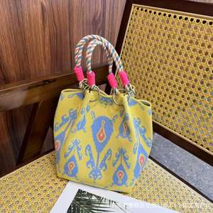 Bolso de mano suave de diseñador de tendencias 2025 <span class=keywords><strong>para</strong></span> mujer, nueva colección de gran capacidad, mercados en línea de moda populares <span class=keywords><strong>para</strong></span> damas - Product Image 1