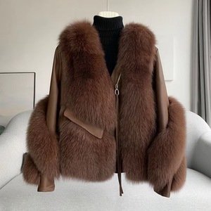 Ultimi Modelli di Cappotti Invernali da Donna in <span class=keywords><strong>Pelliccia</strong></span> di Volpe Soffice, Giacche in <span class=keywords><strong>Pelle</strong></span> con <span class=keywords><strong>Pelliccia</strong></span> Spessa Antivento <span class=keywords><strong>e</strong></span> Cintura con Nappine - Product Image 4