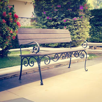 Banc d'extérieur TTD en métal au design contemporain et à l'apparence antique, mobilier de patio
