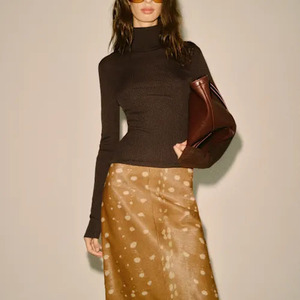 Pull élégant en laine tricotée à col roulé pour femme, manches longues, couleur unie, chaud pour l'automne, longueur midi - Product Image 1