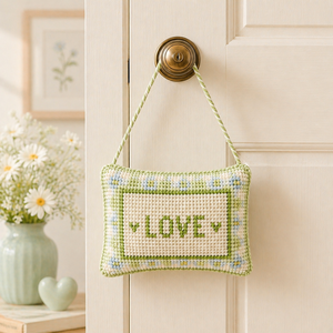 Ornement de porte en point de croix pour la Saint-Valentin, décoration d'amour, broderie artisanale, cadeau personnalisé, décoration de maison de style farmhouse - Product Image 2