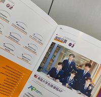 Impression de brochures, dépliants, menus et livrets personnalisés en papier professionnel avec film doré mat ou brillant A4, A3, A5, A6 – Service à prix abordable