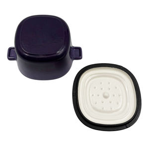 Casserole carrée en fonte émaillée antiadhésive avec couvercle auto-irrigant et bouton doré - Product Image 4