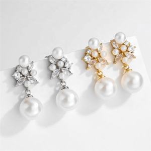 Pendientes Elegantes de Estilo Coreano Vintage, Diseño de Flor de Perla de Alta Gama, Joyería de Moda para Celebridades de Internet, Latón - Product Image 3