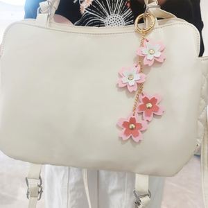 Llavero Decorativo de Cuero PU con Flores, Elegante Accesorio Boho para Mujer, Colgante Portátil para Bolso - Product Image 3