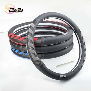 Funda Deportiva para Volante de Cuero y Malla de Seda de Hielo de 4 Radios - Antideslizante y Transpirable para Todas las Estaciones e Interiores de Automóviles - Product Image 1