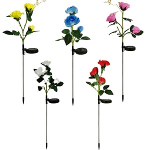 โคมไฟ LED ทรงดอกกุหลาบ3หัวพลังงานแสงอาทิตย์ไฟ LED แต่งสวนสนามหญ้ากลางแจ้งใช้แบตเตอรี่รูปแบบใหม่สำหรับตกแต่งทางเดิน - Product Image 1